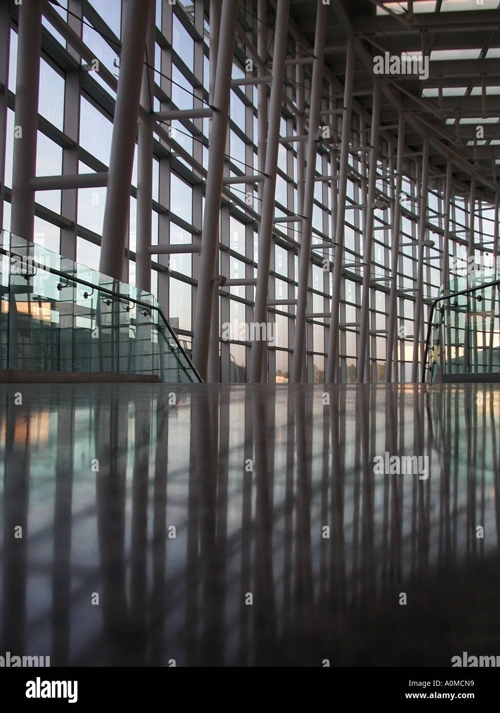 Airport windows hi-res stock photography and images - Alamy