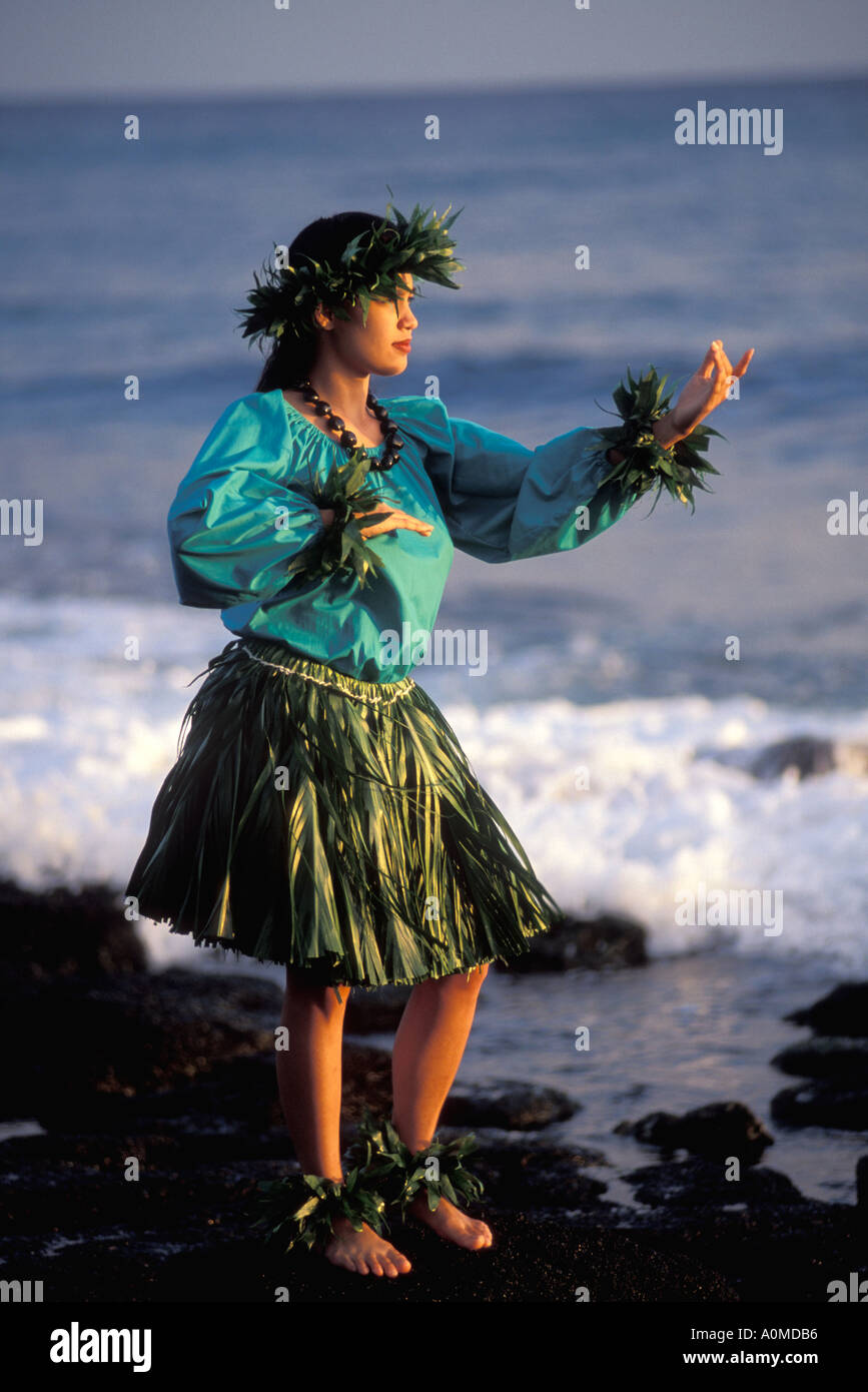 Hula dance kauai hi-res stock photography and images - Alamy
