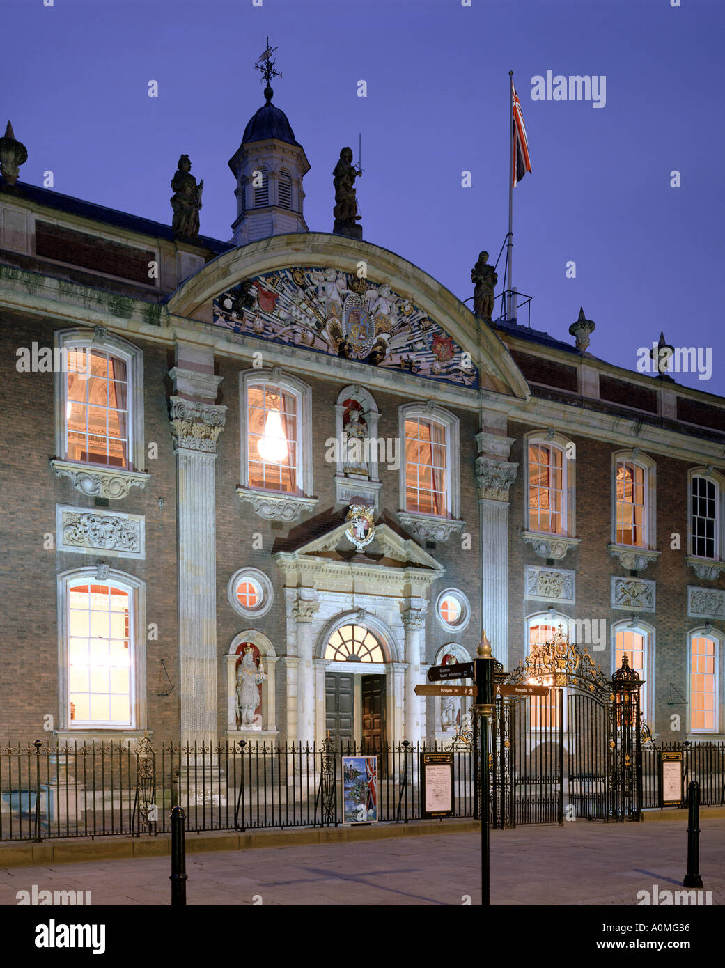 GB - WORCESTERSHIRE: The historic Guildhall at Worcester by night Stock Photo