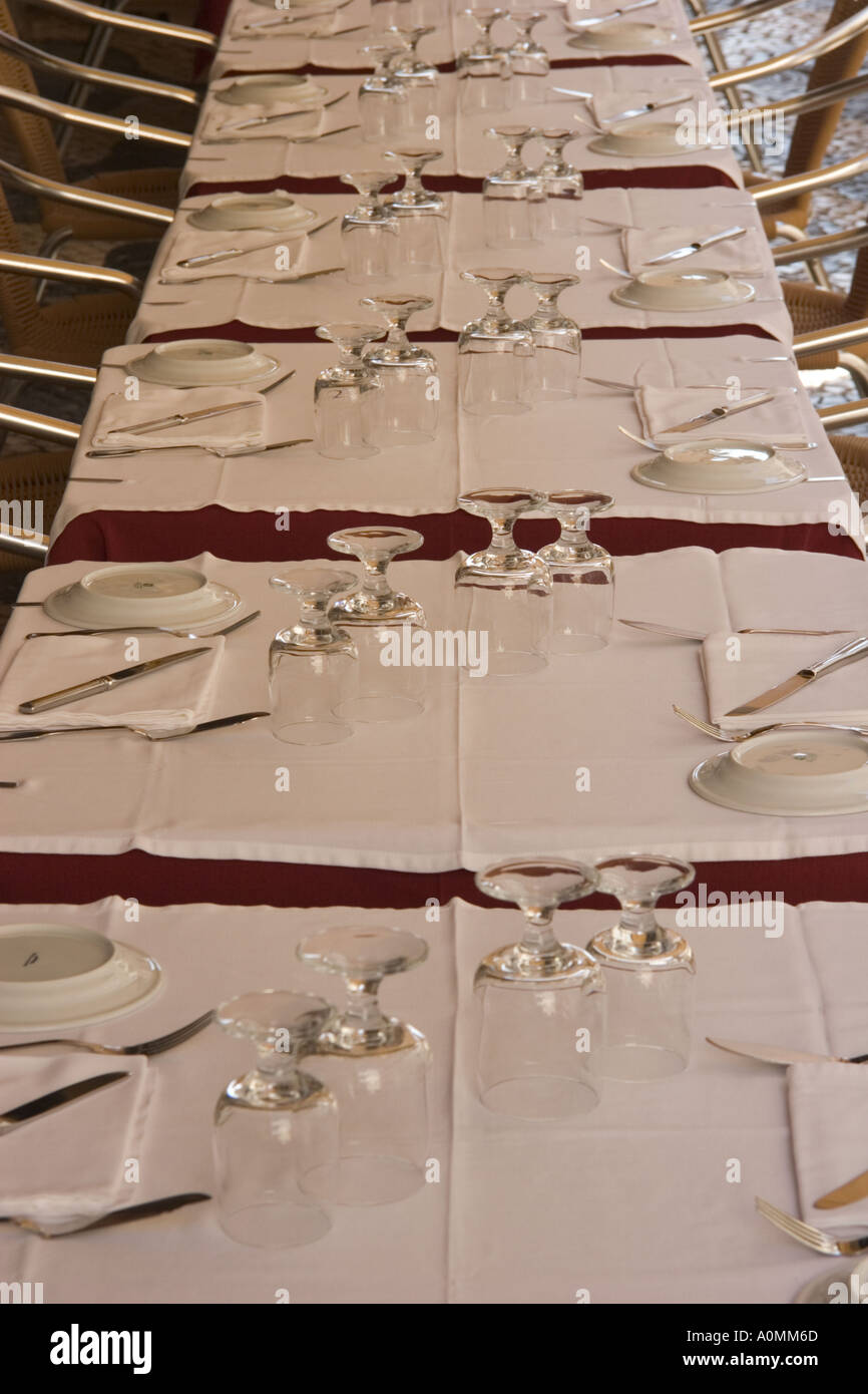 Restaurant table settings Stock Photo Alamy