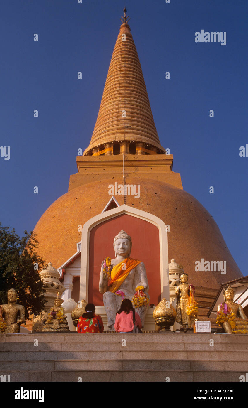 Phra Pathom Temple Nakhon Pathom Petchaburi Thailand Stock Photo Alamy