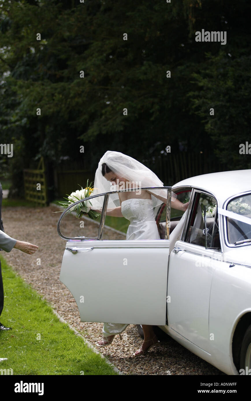 Bride getting out wedding car hi-res stock photography and images - Alamy
