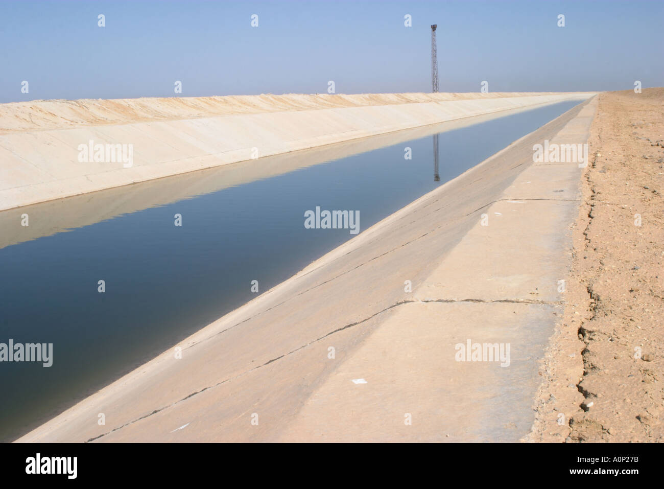 A fresh water channel running alongside Egypt s Bitter Lakes The Bitter lakes connect the Red Sea to the Suez Canal Stock Photo