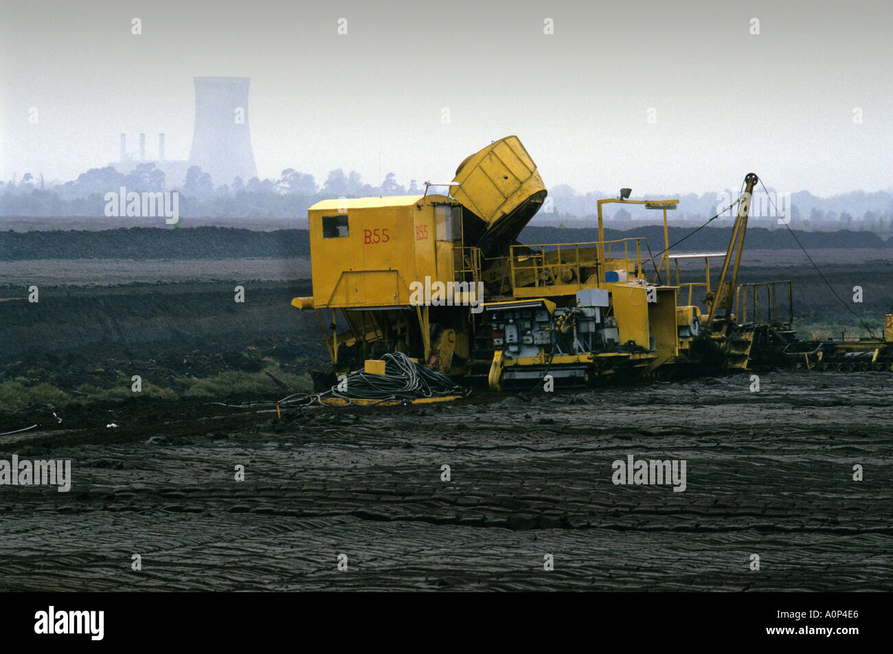 IRELAND PEAT DIGGING IN THE WEST OF THE IRISH REPUBLIC COPYRIGHT Stock
