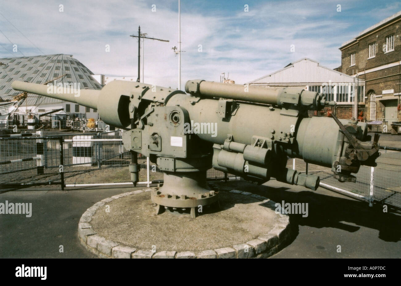 Breech loading gun hi-res stock photography and images - Alamy