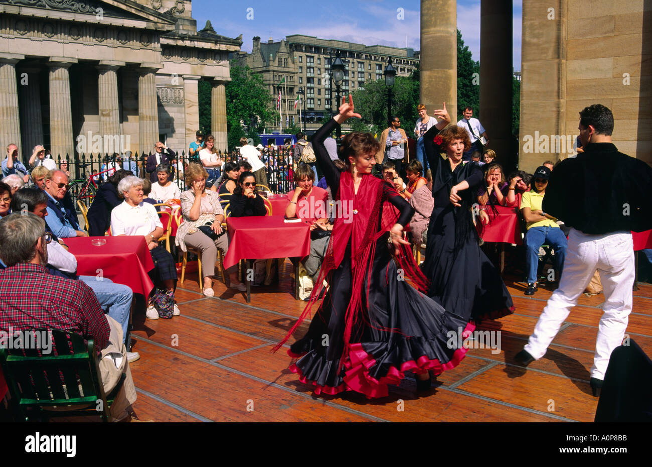 Edinburgh Festival cafe dancing in front of the Royal Scottish Academy in the city centre Princes Street Gardens. Scotland, UK Stock Photo
