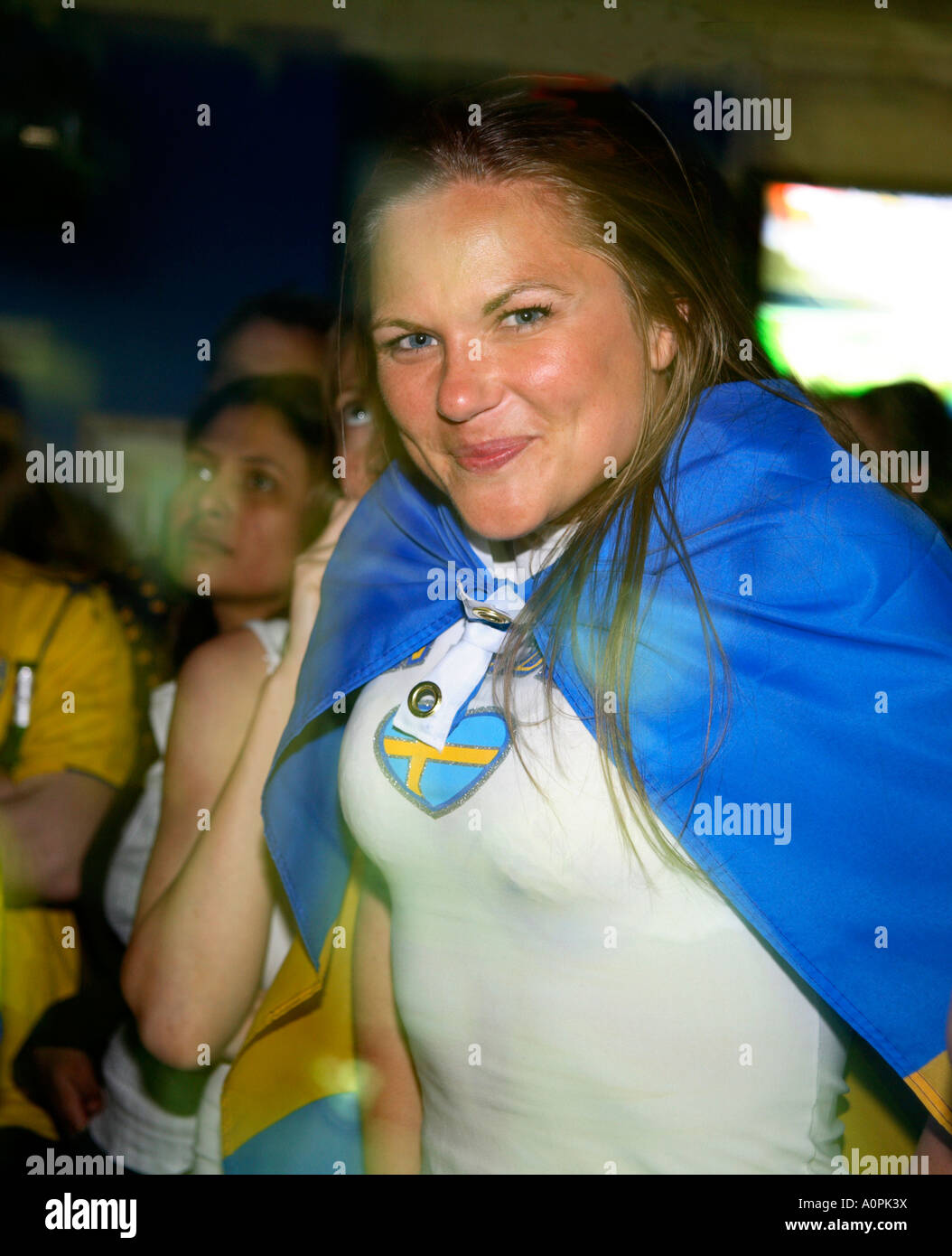 Swedish fan watching 1-0 win over Paraguay, 2006 World Cup Finals, Famous Three Kings pub, London Stock Photo