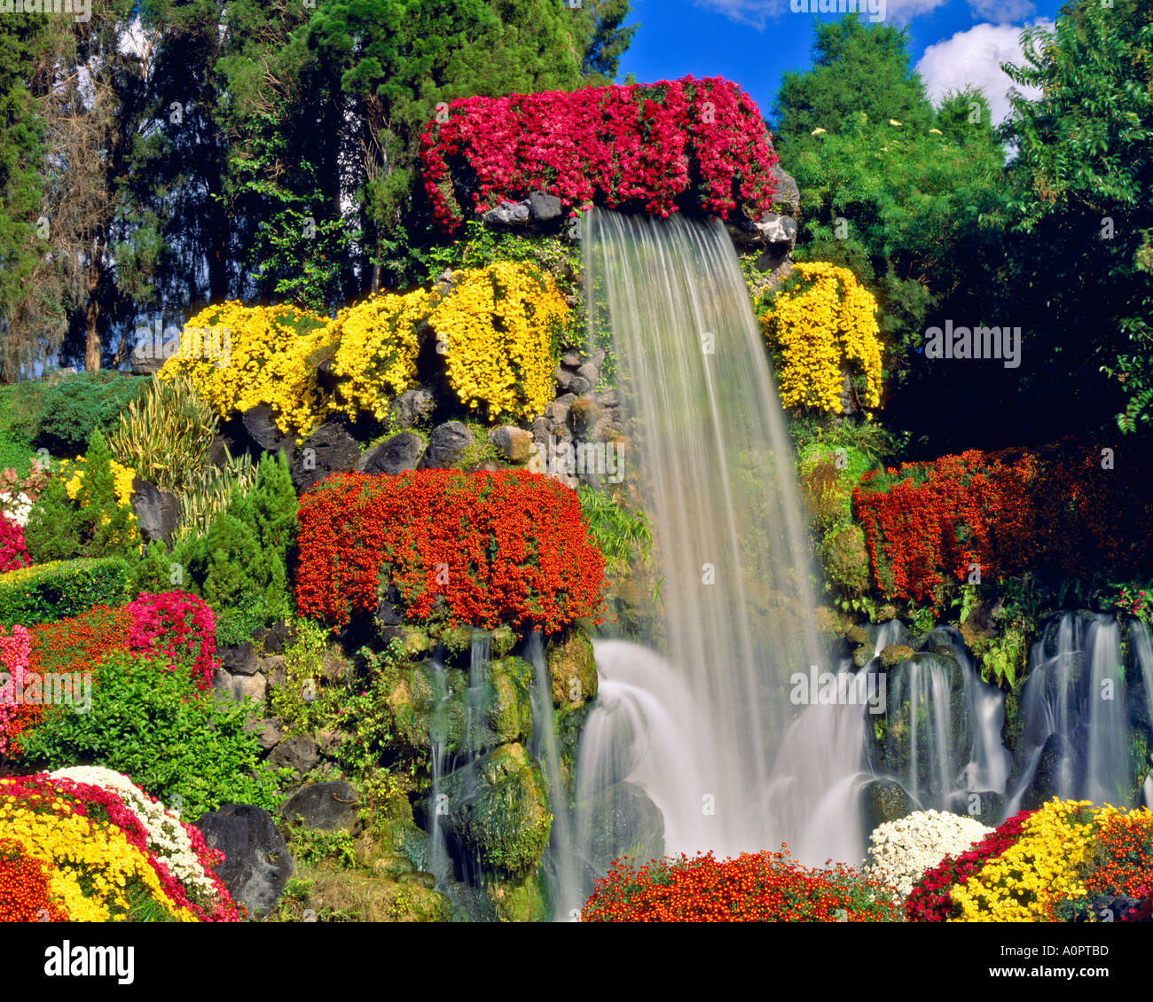 Cypress gardens waterfall hires stock photography and images Alamy