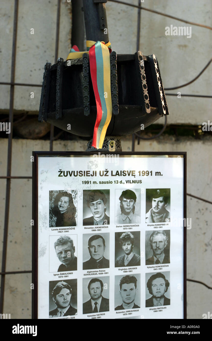 Memorial to those who died at the barricade at the Parliament building on  January 13 1991 protecting it from Soviet troops Stock Photo - Alamy