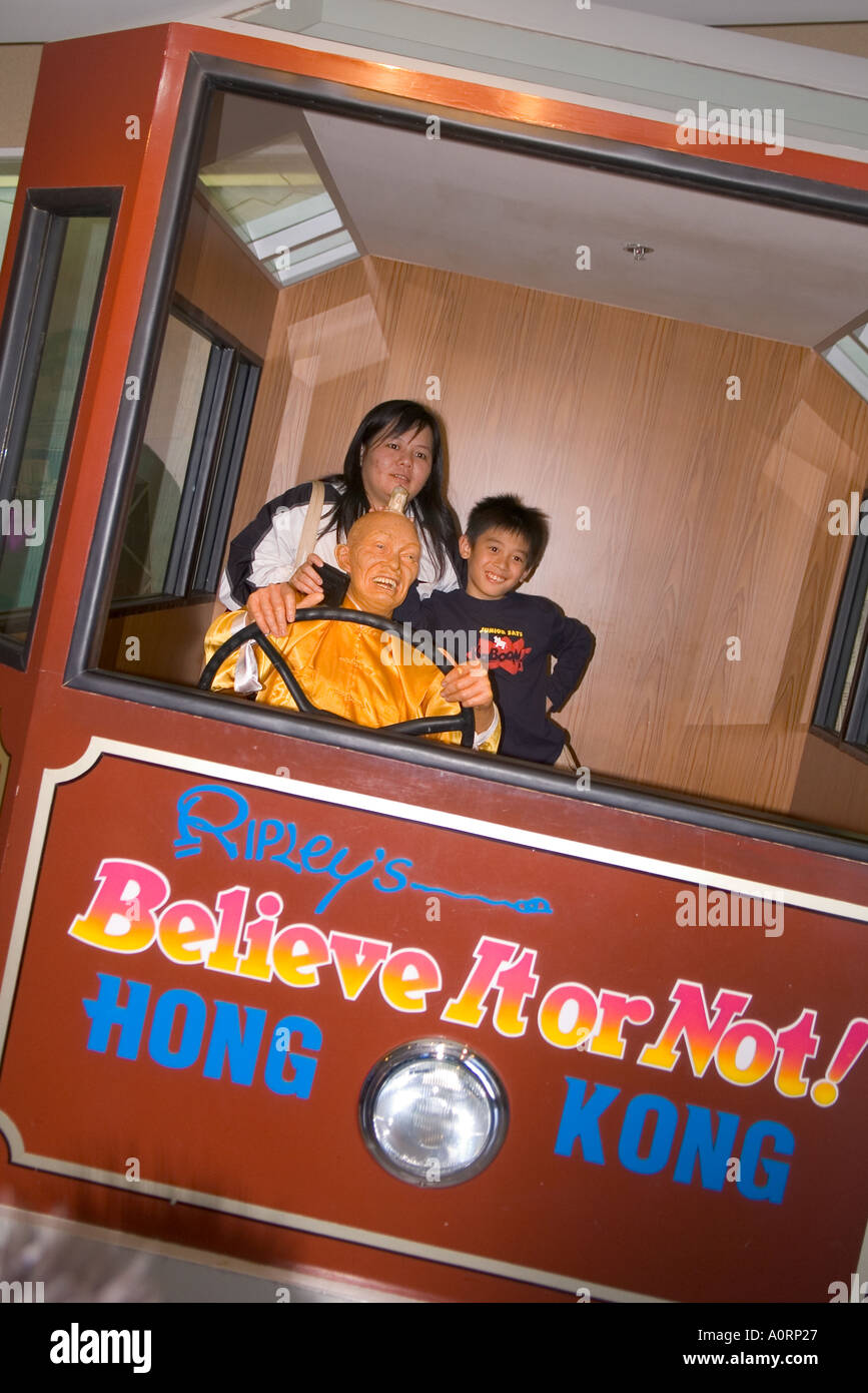dh  VICTORIA PEAK HONG KONG Family getting photographed in Ripleys belive it or not Peak tram chinese Stock Photo