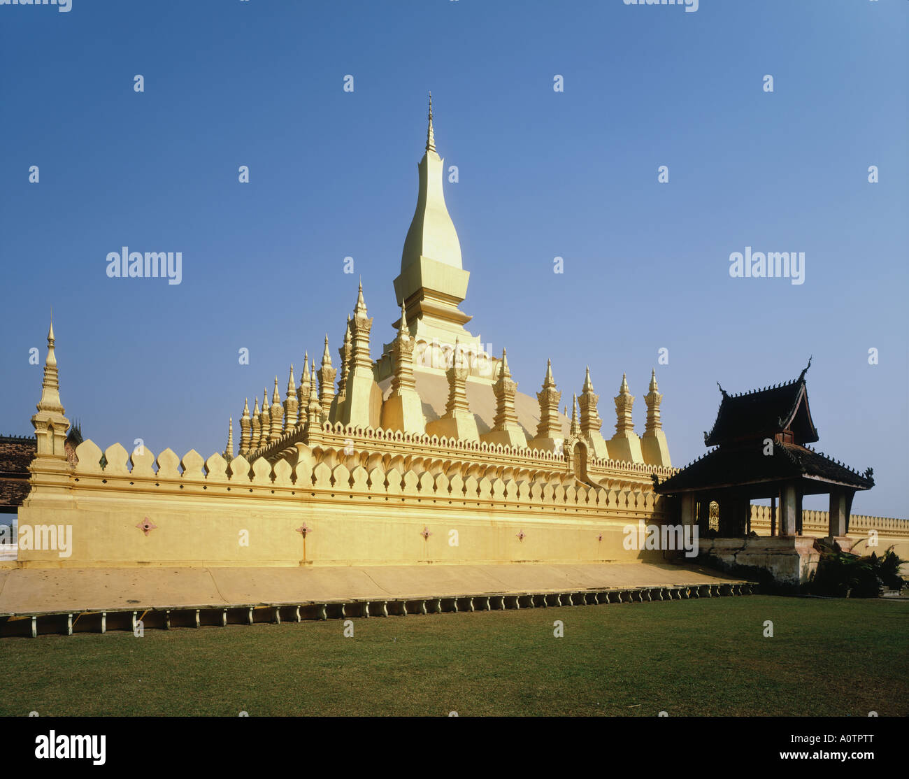 That Luang Temple Stock Photo Alamy