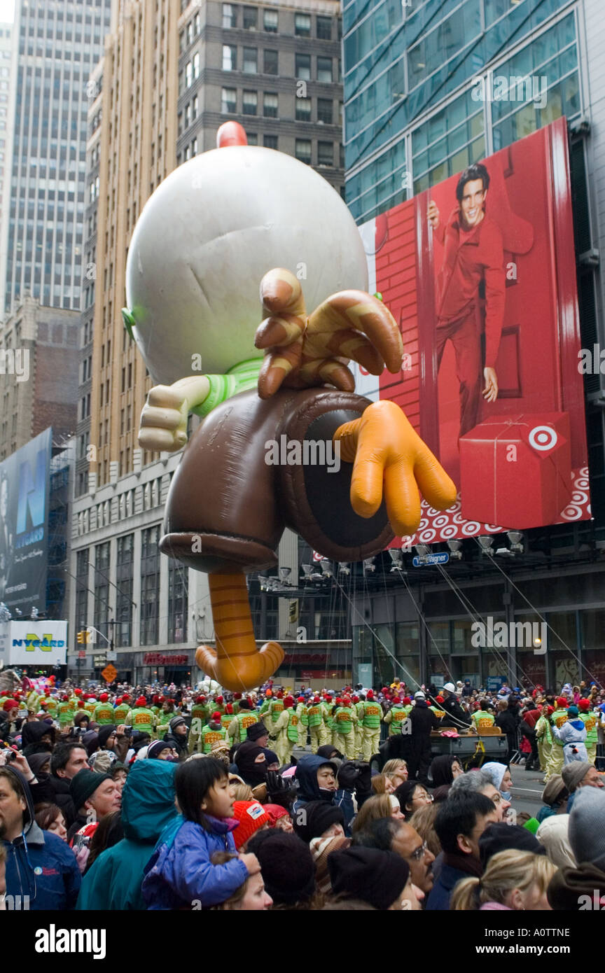 2005 Macy's Thanksgiving Day Parade
 Chicken little balloon 2005 macys hi res stock photography and images