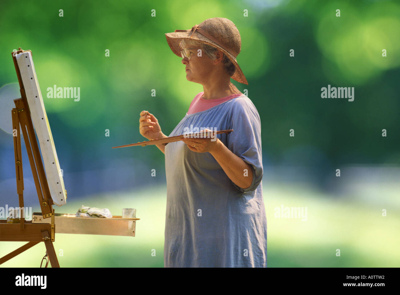 Woman painting countryside hi-res stock photography and images - Alamy
