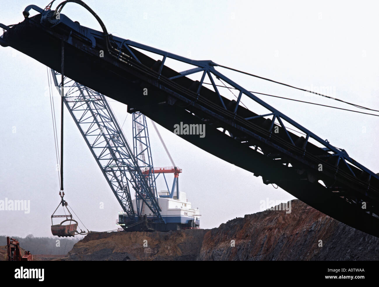enormous electric dragline shovel and conveyor belt at Texas open pit lignite coal mine Stock Photo