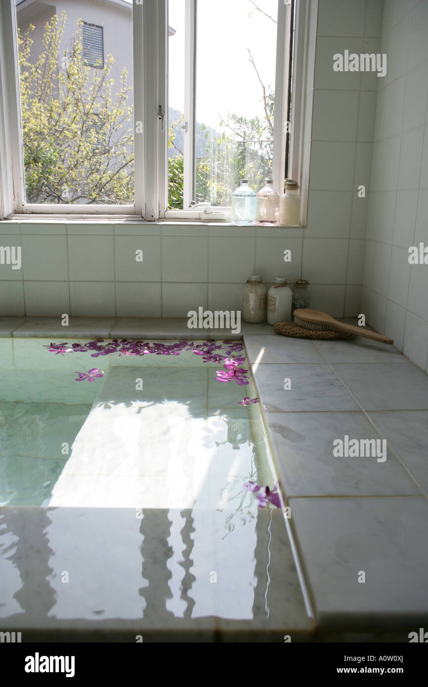 Bath tub filled with water Stock Photo Alamy