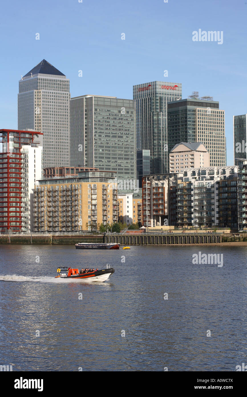 Docklands Canary Wharf and boat Stock Photo - Alamy