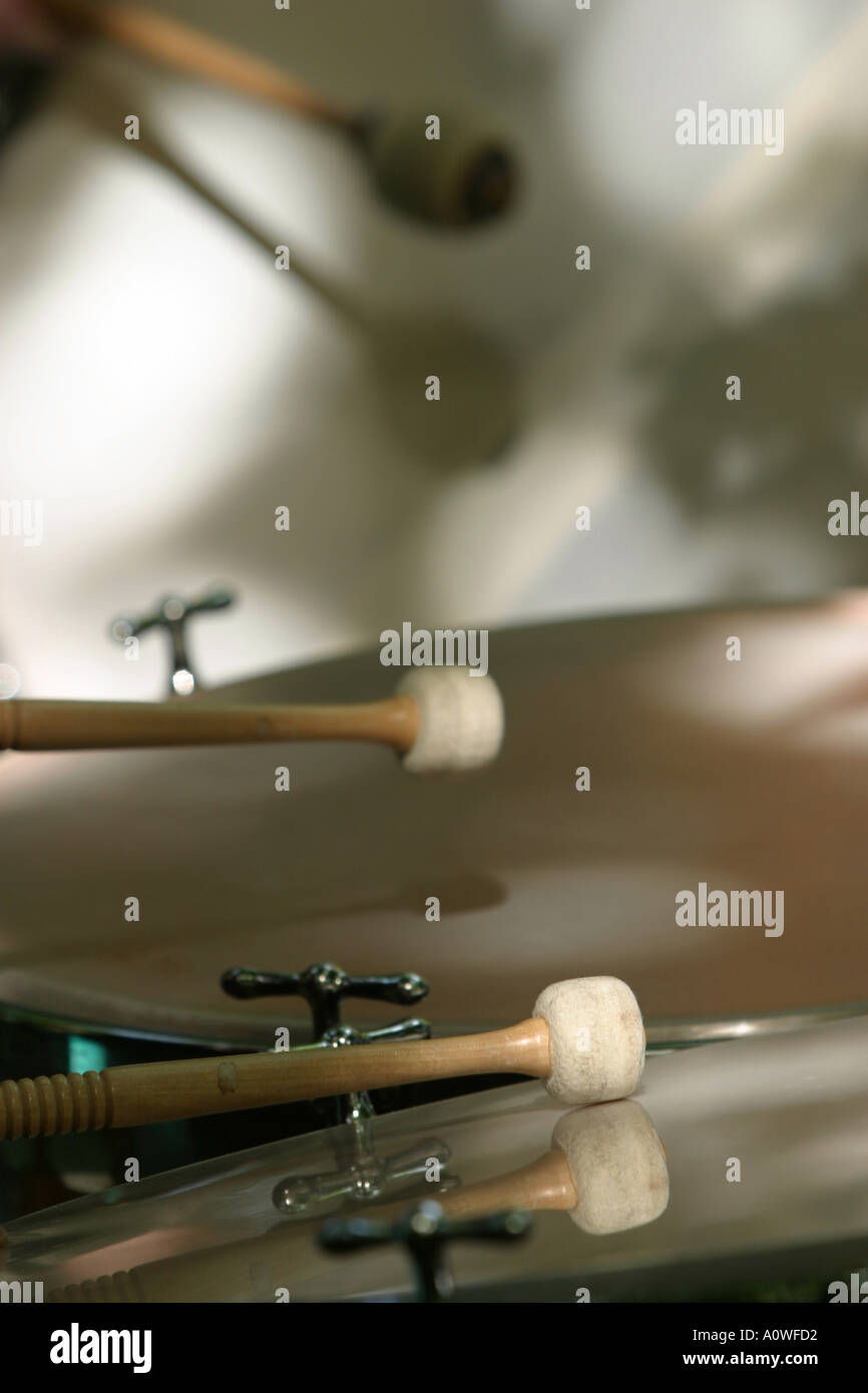 Tapping drums hi-res stock photography and images - Alamy