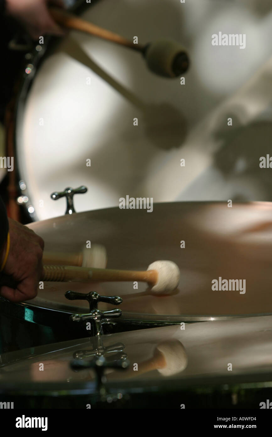 Tapping drums hi-res stock photography and images - Alamy