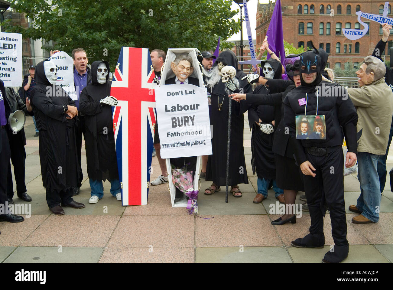 Real Fathers For Justice demonstration at the September 2006 New Labour party conference in Manchester at the Gmex centre Stock Photo