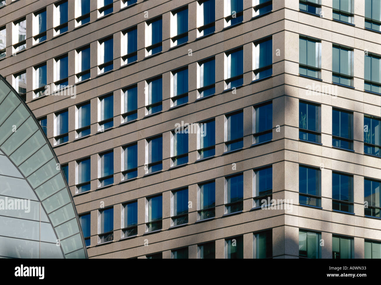 Canary Wharf, Docklands, London. Detail of 40 Bank Street. Architect: Cesar Pelli and Associates Stock Photo