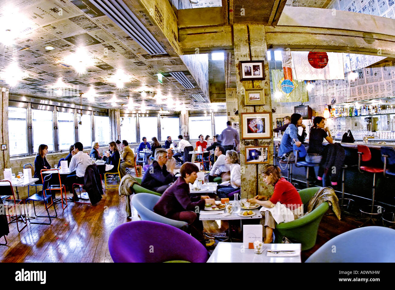 PARIS France, people Sharing Lunch, Trendy Bistro interior Bar, Le Printemps  Department Store "The World Bar" designed "Paul Smith" Pub Stock Photo -  Alamy