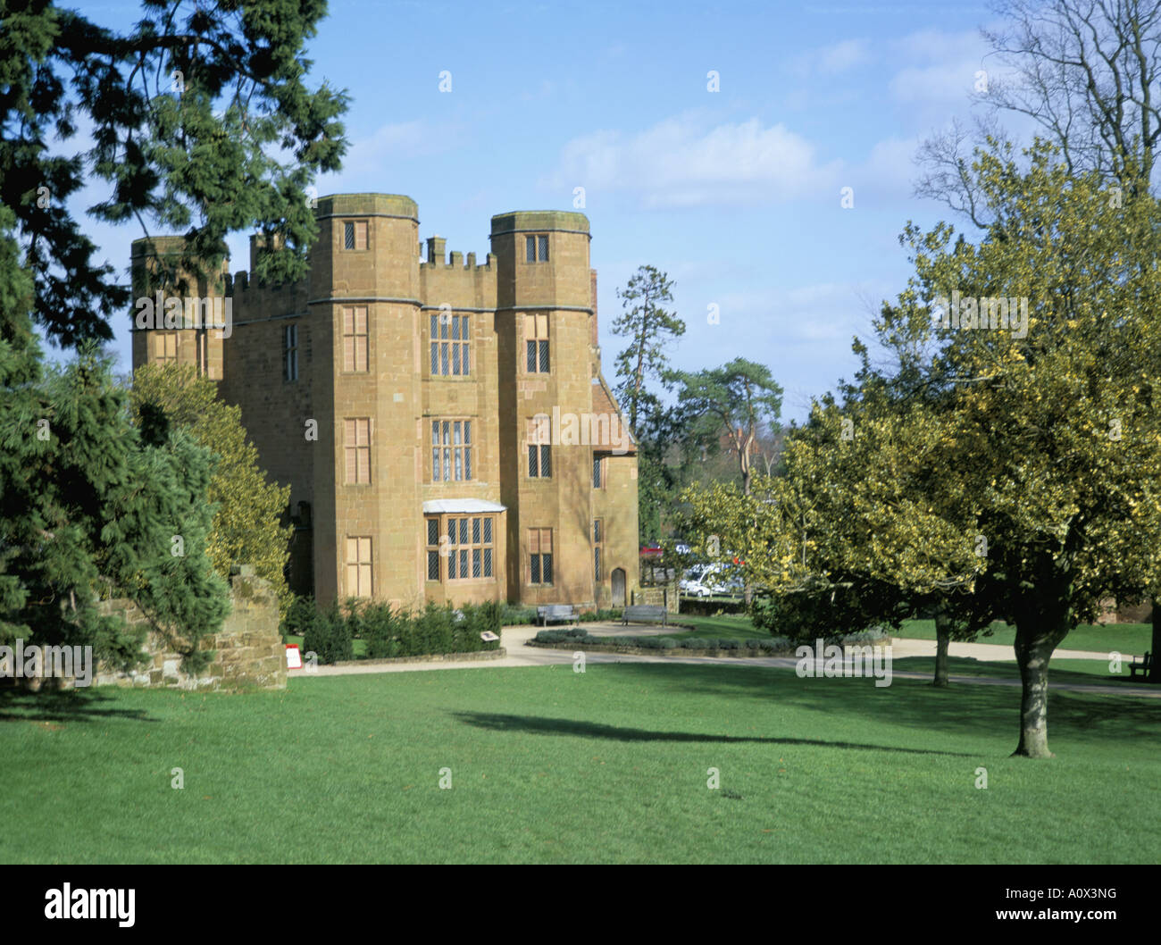 Leicester s gatehouse Kenilworth Castle managed by English Heritage Warwickshire England United