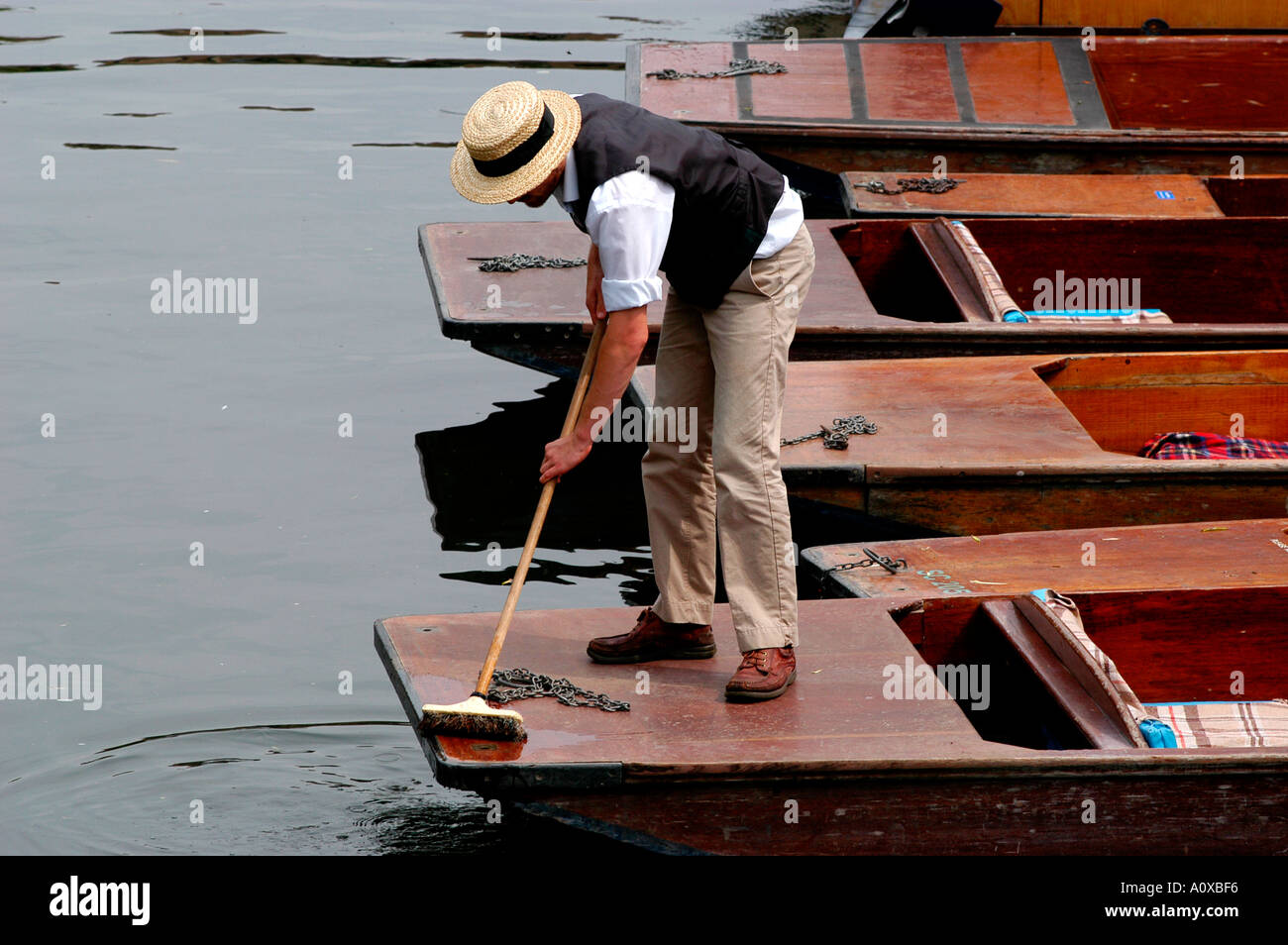 CAMBRIDGE PUNT WARS. SALESMEN TRY TO SELL A PUNT TOUR TO TOURISTS  IN THE CENTRE OF CAMBRIDGE . Stock Photo