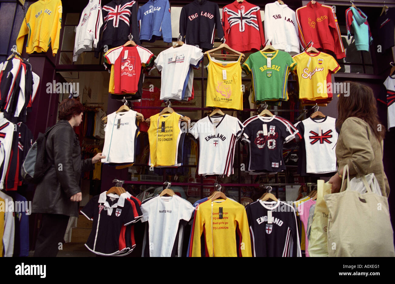 ENGLAND LONDON Shoppers at Portobello Road market Stock Photo Alamy