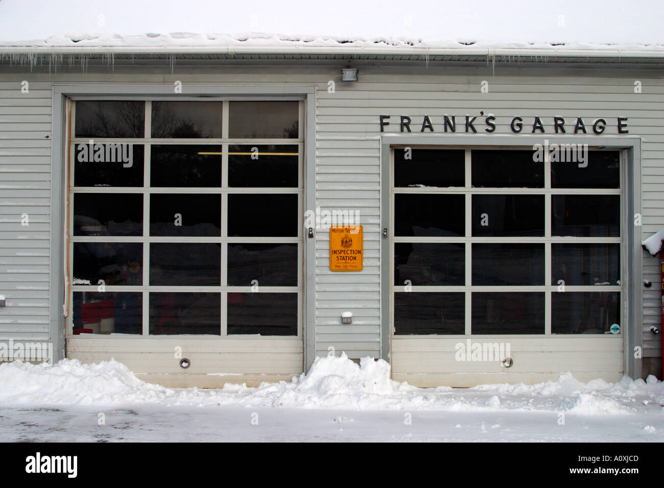 Auto Mechanic S Garage Gray Maine Stock Photo 3291852 Alamy