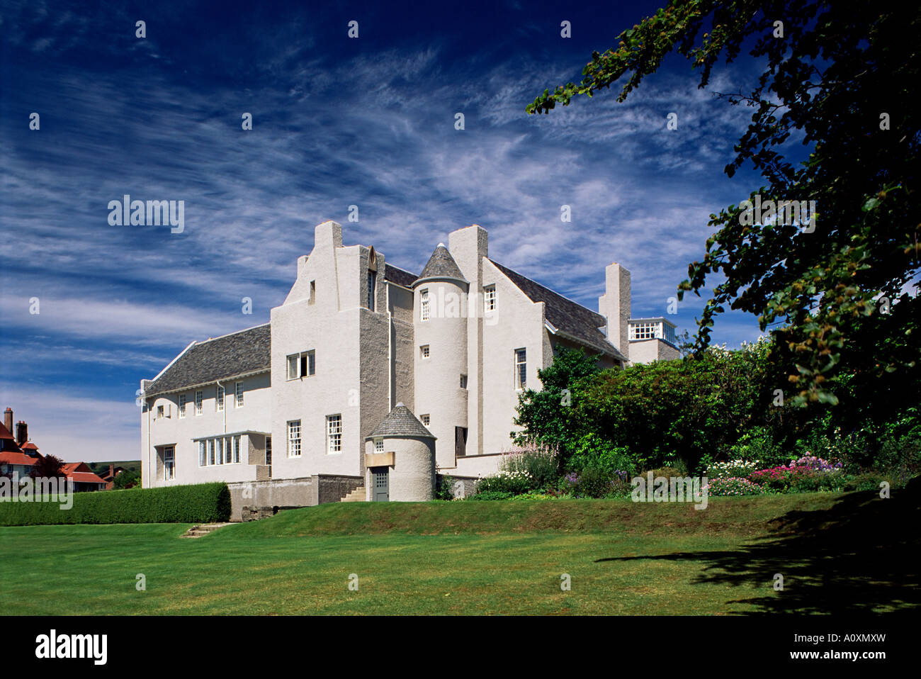 Дом шотландского издателя блэки хилл макинтош. Дом макинтоша. Макинтош архитектор хилл хаус. Чарльз ренни макинтош хилл хаус. Хилл хаус макинтош.