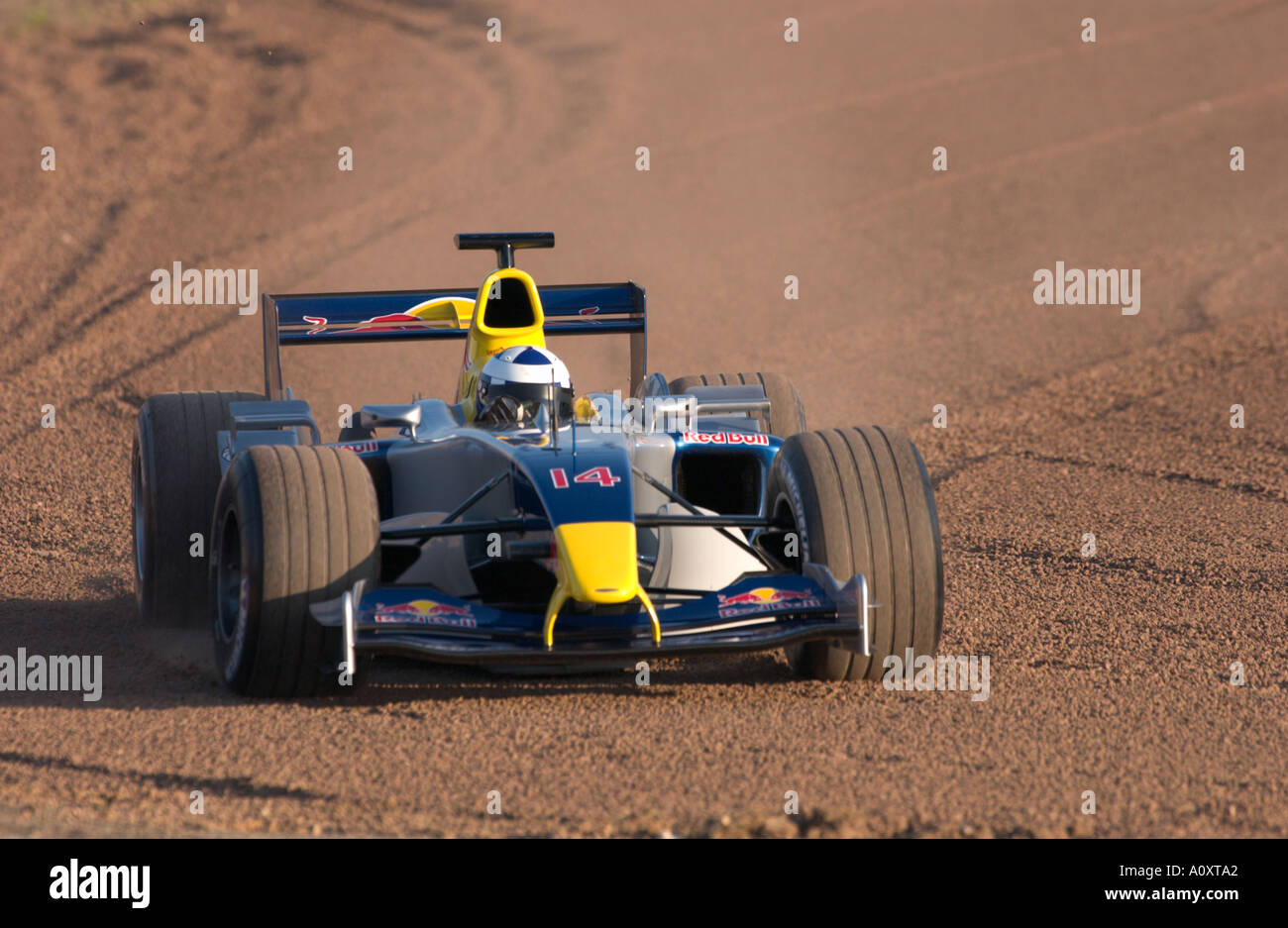 Minichamps 1:43 デビッド·クルサードレッドブルRB1＃14ショー