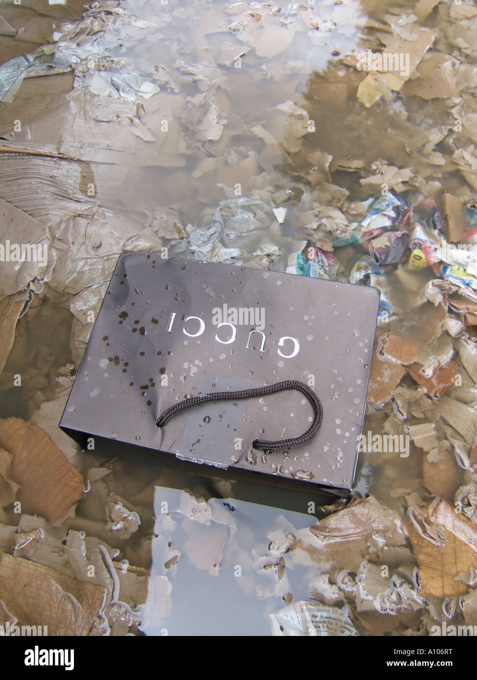 Gucci carrier bag hi-res stock photography and images - Alamy