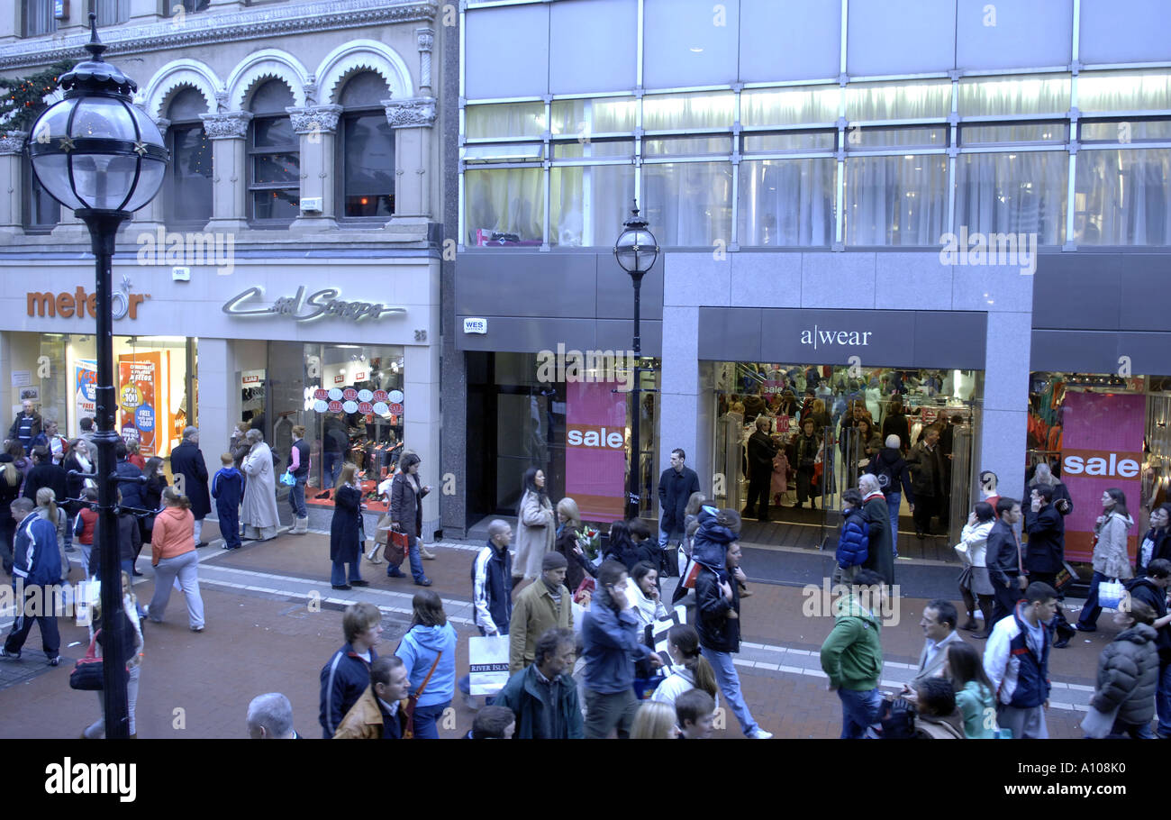 christmas eve dublin main street highstreet packed crowds crowded jam