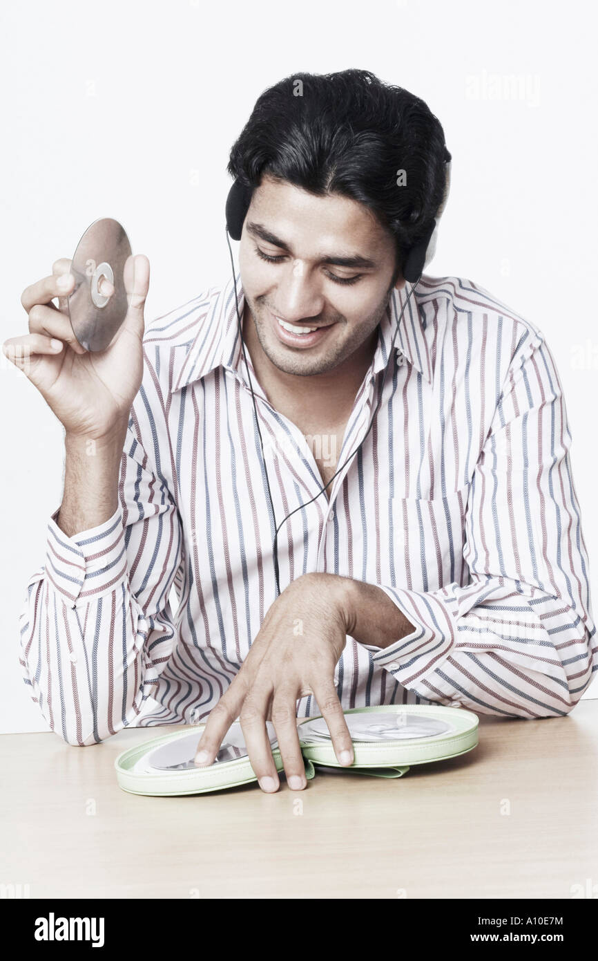 Man listening to cd hi-res stock photography and images - Alamy