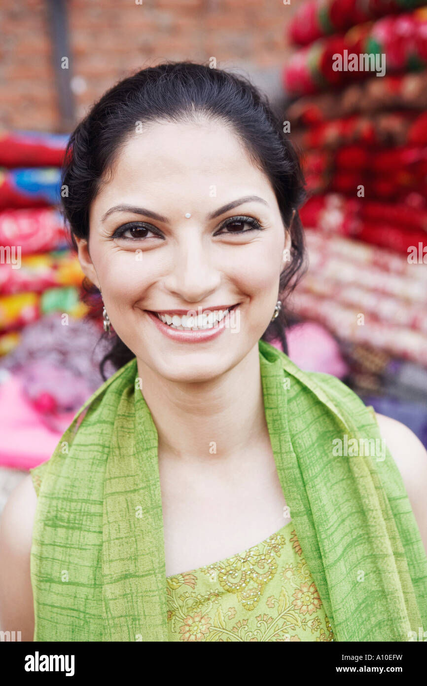 Portrait of a young woman smiling Stock Photo - Alamy