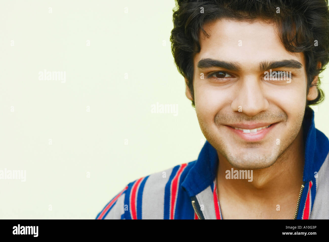 Portrait of a young man smiling Stock Photo - Alamy