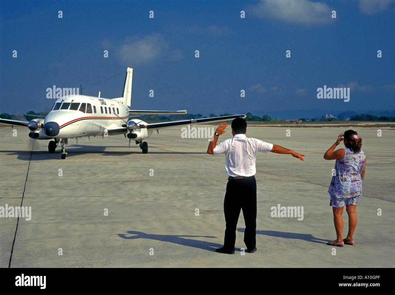 ground crew, arriving flight, Santa Elena International Airport, Santa Elena, El Peten