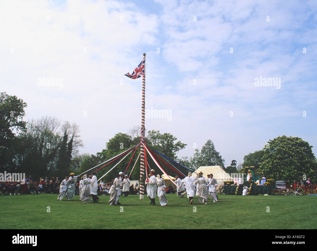 Couples dance around the Maypole at Ickwell Green Bedfordshire Stock