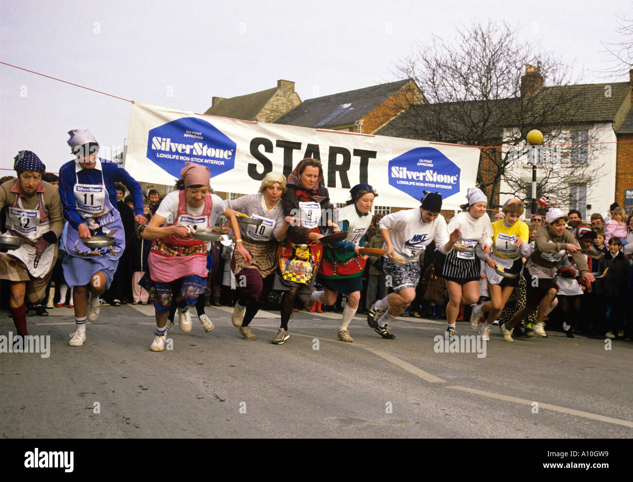Olney pancake race hires stock photography and images Alamy