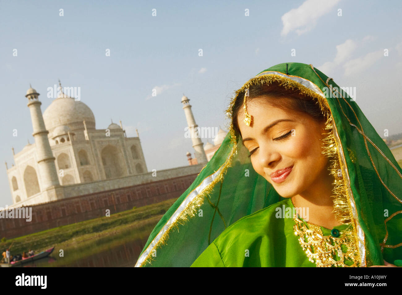 Taj mahal minaret tilt hi-res stock photography and images - Alamy