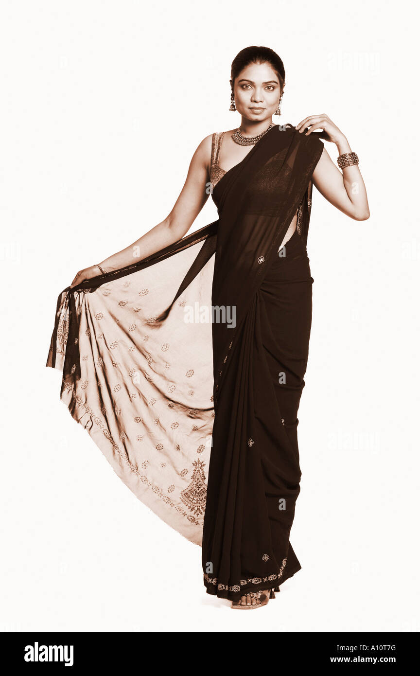 Portrait of a young woman wearing a sari Stock Photo - Alamy