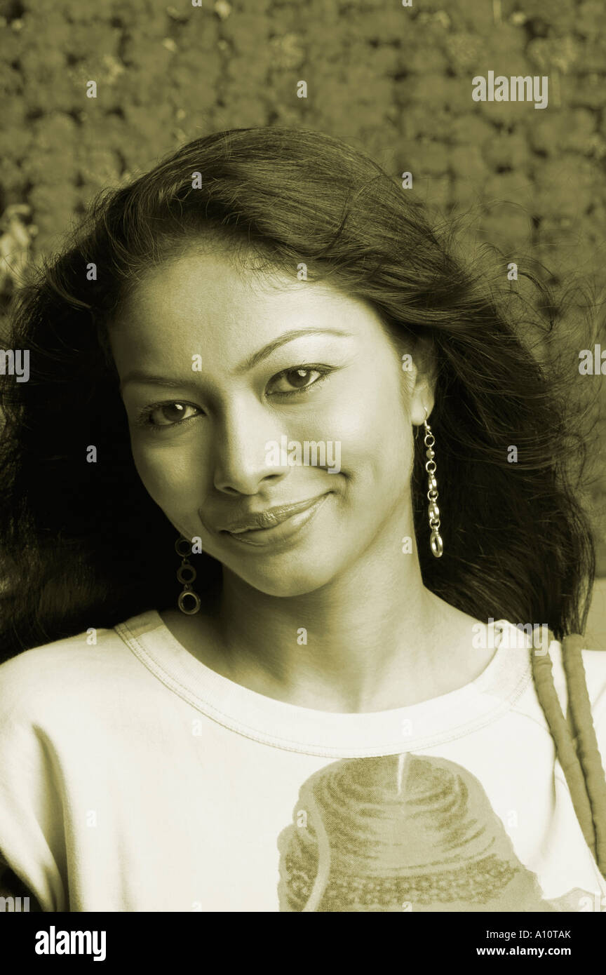 Portrait of a woman sepia toned hi-res stock photography and images - Alamy