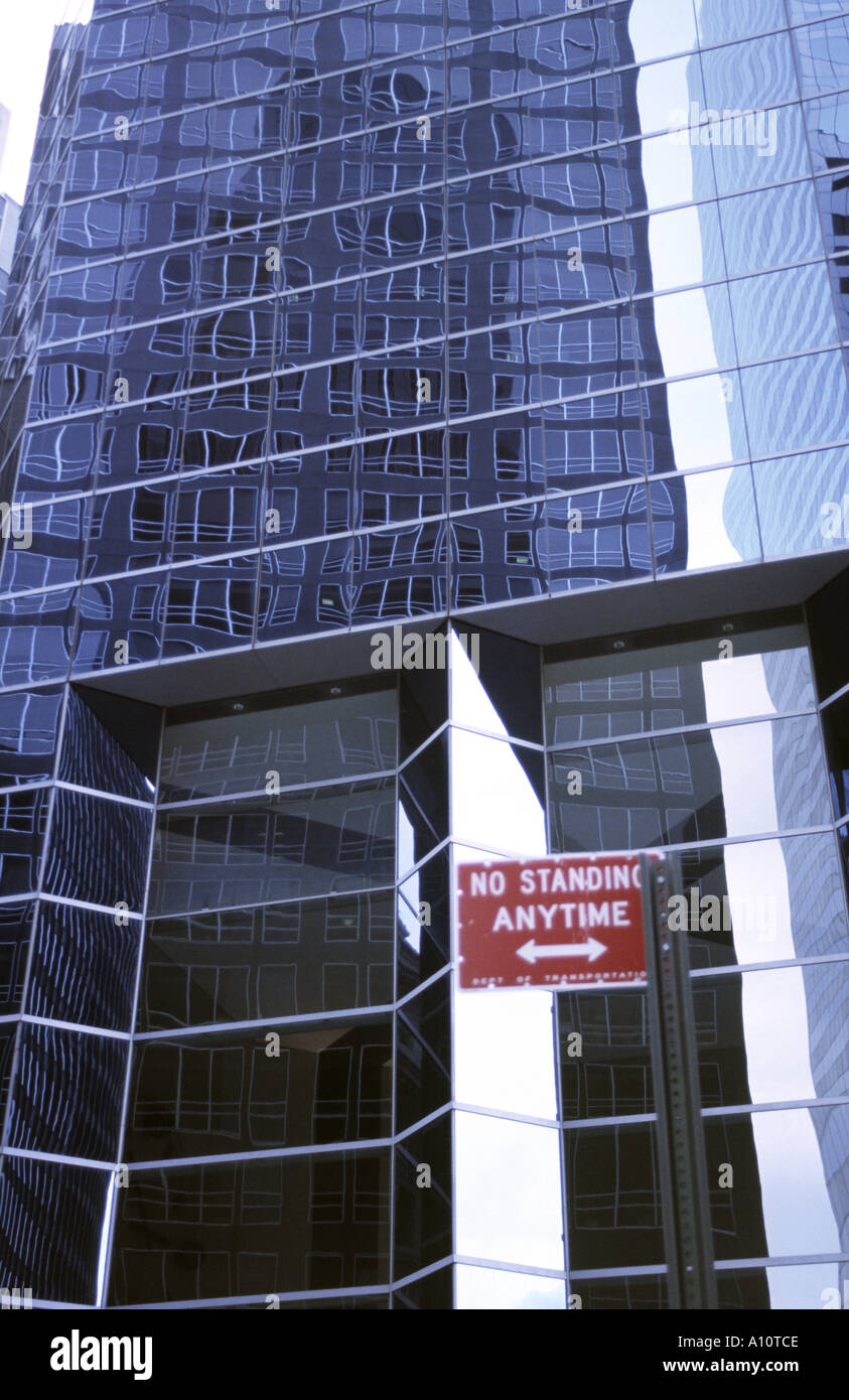 Tower in Manhattan with "No Standing sign Stock Photo Alamy