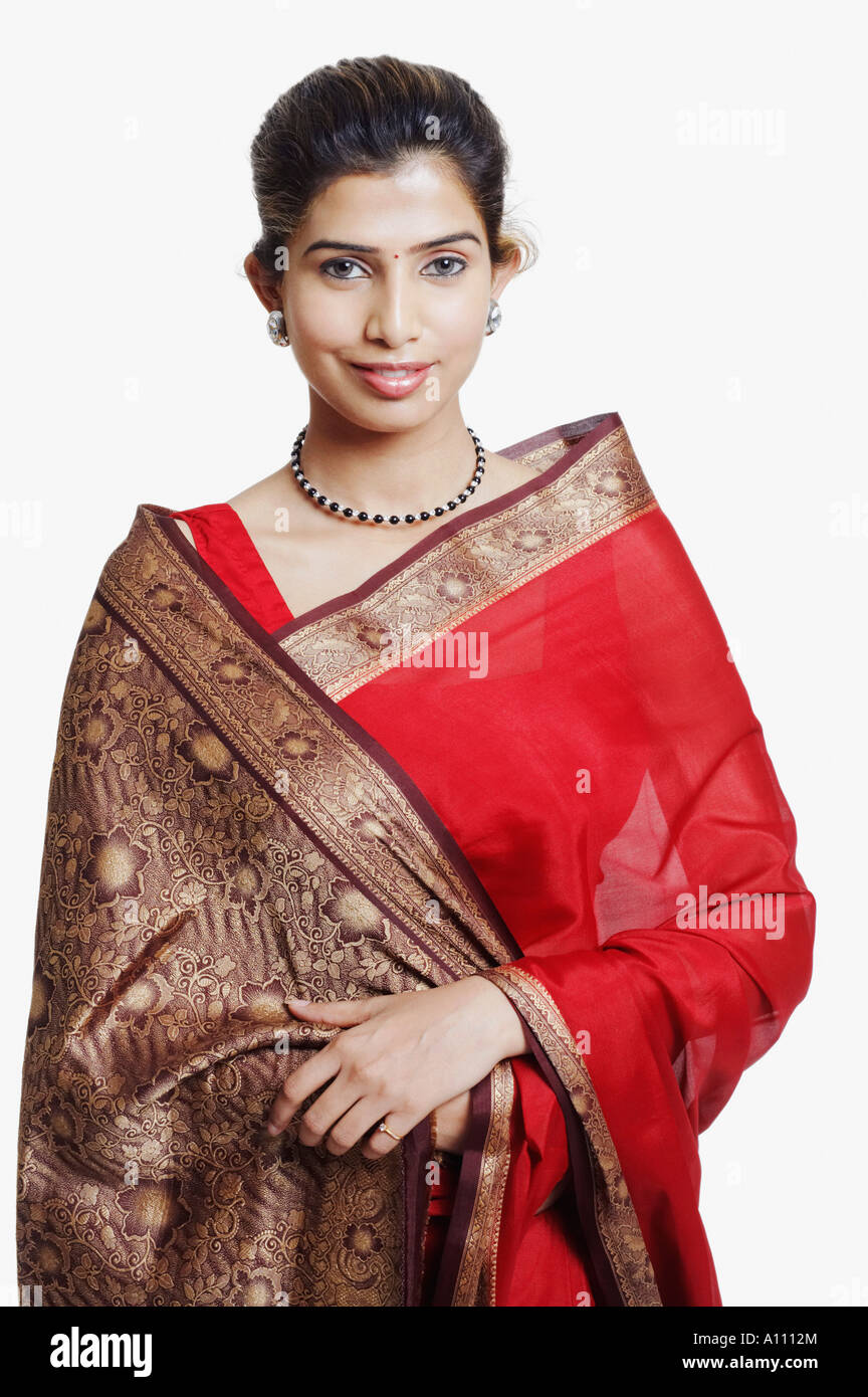 Portrait of a young woman wearing a sari Stock Photo - Alamy