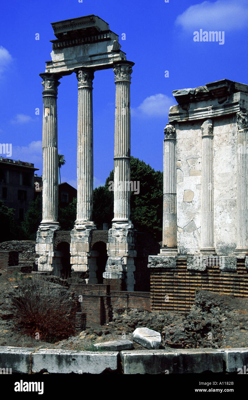 Ancient columns ruins rome hi-res stock photography and images - Alamy
