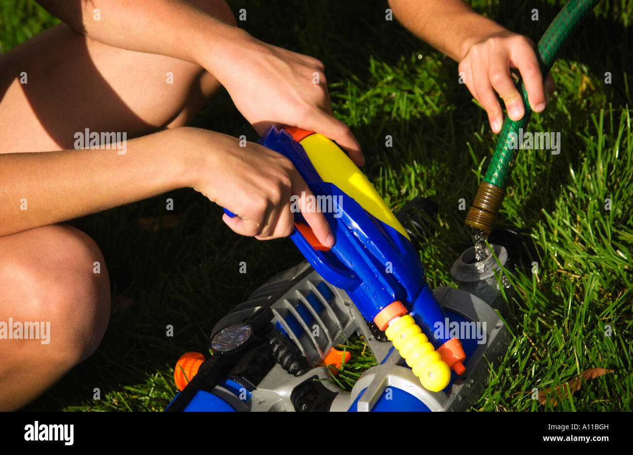 Kids filling water guns Stock Photo Alamy