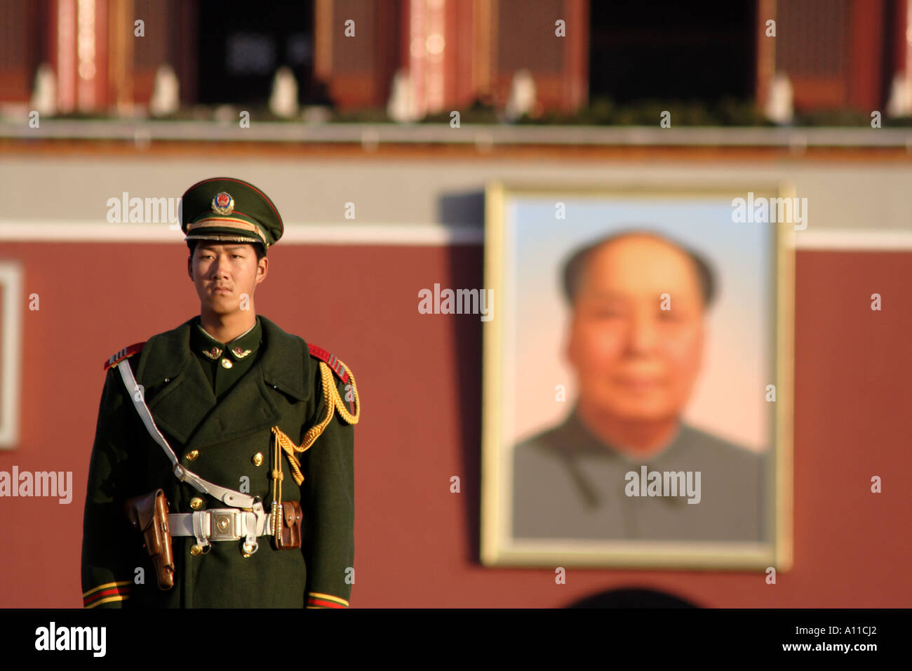 Soldier in front of Mao's portrait, Gate of  Heavenly Peace, Beijing, China Stock Photo