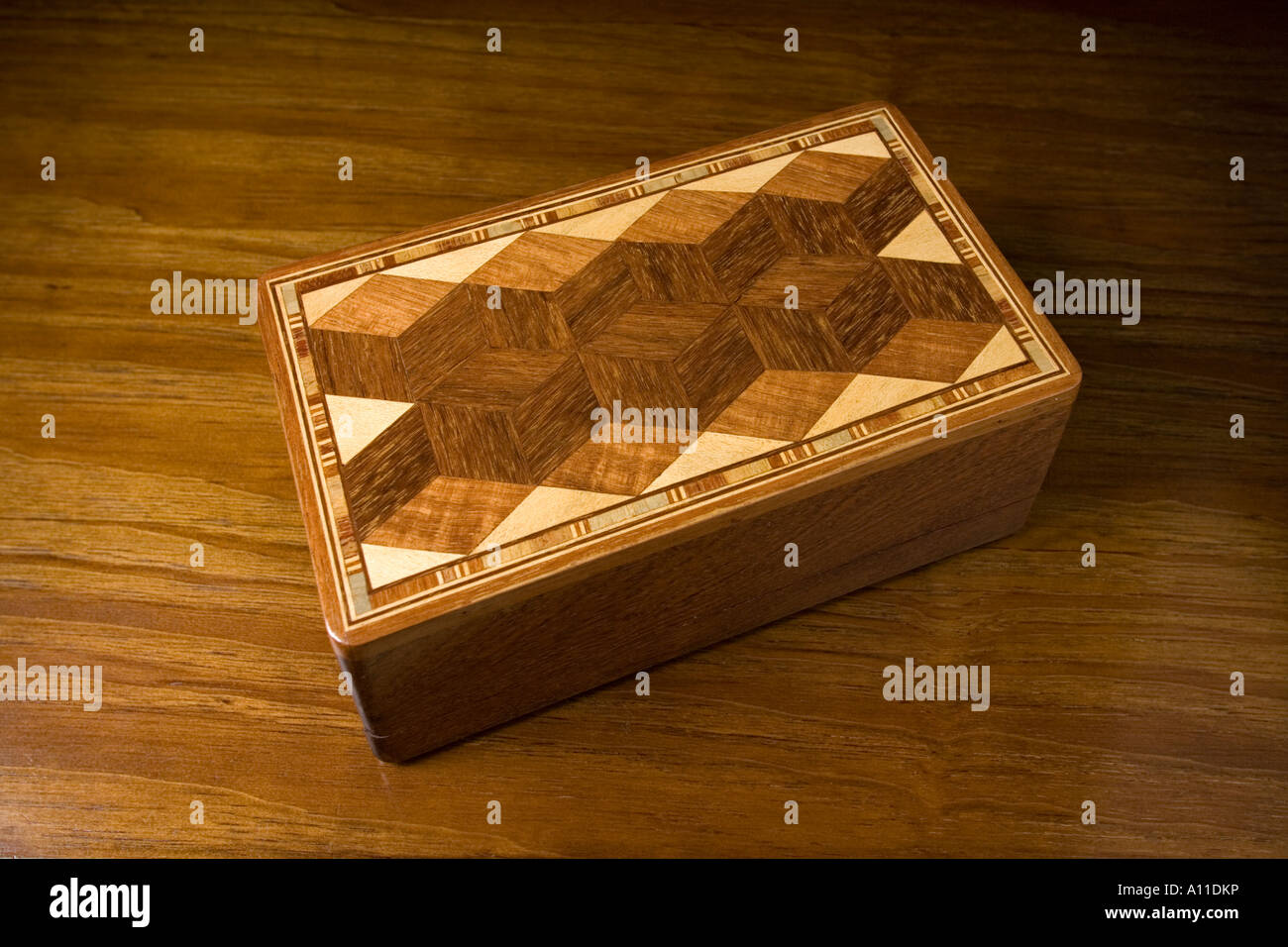 A marquetry wooden box (rosewood - Dalbergia graveana) (Antananarivo - Madagascar). Boîte en bois avec couvercle en marqueterie. Stock Photo
