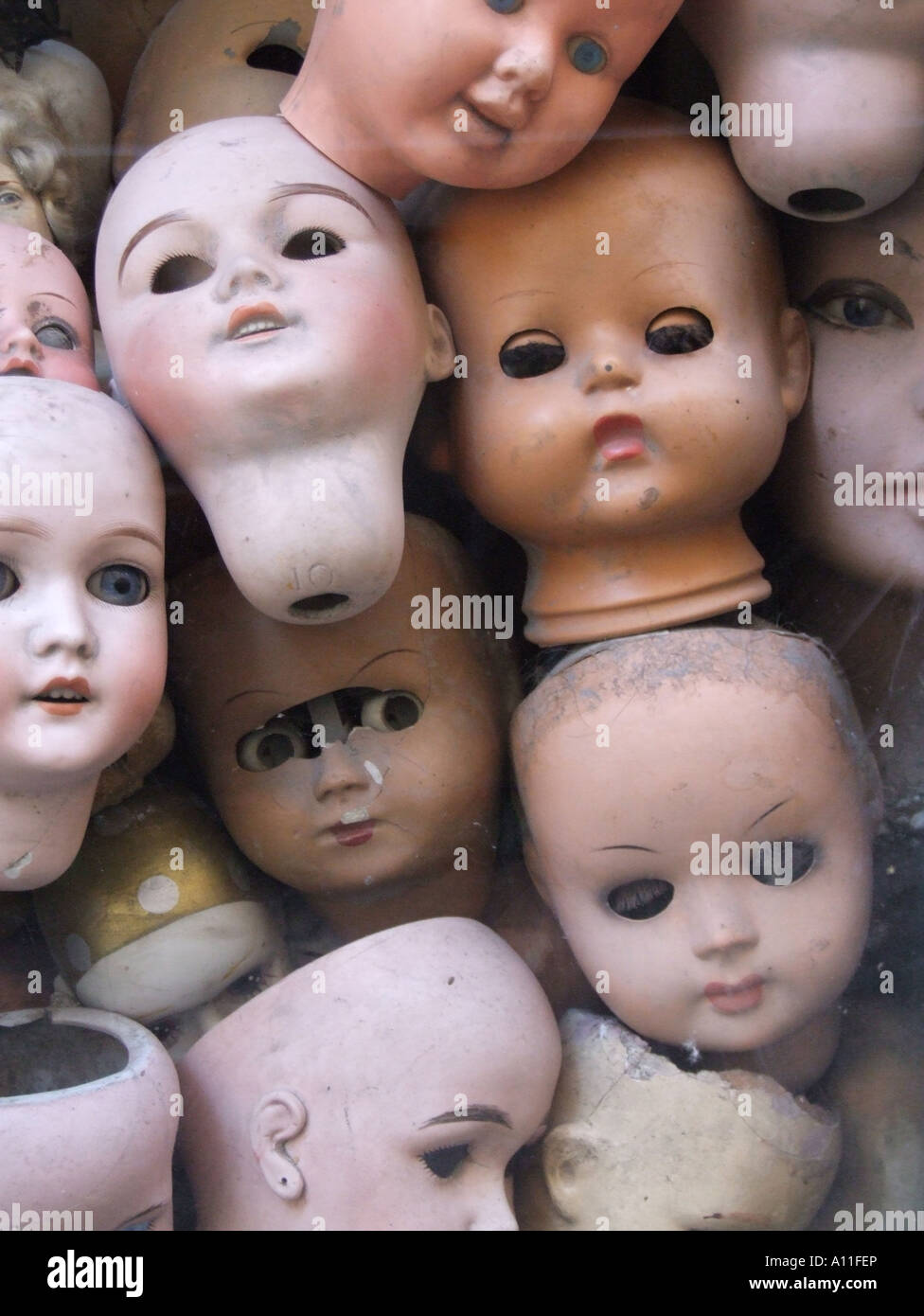 Vintage kissing couple porcelain doll after doll hospital campestre