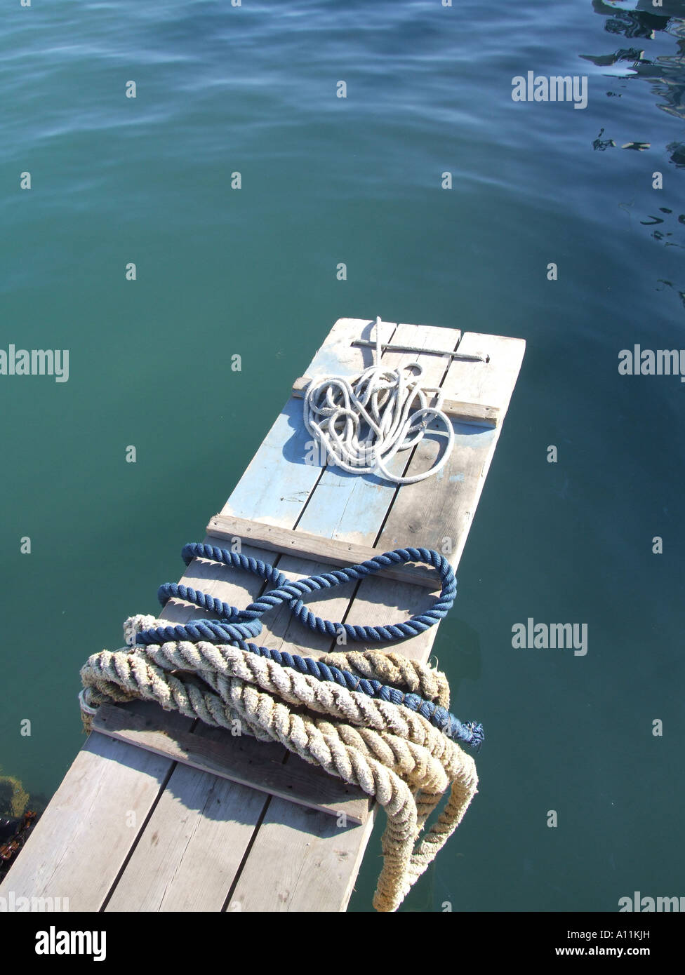 mooring ropes on small jetty by sea Stock Photo - Alamy